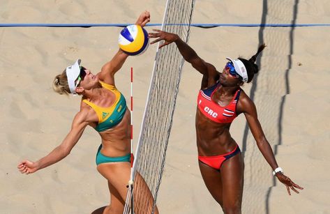 Scenes from Women's Beach Volleyball at the Rio Olympics | Sports Illustrated Beach Volleyball Girls, Indoor Volleyball, Beach Sport, Female Volleyball Players, Copacabana Beach, Senior Home Care, Sports Aesthetic, Rio Olympics, Sports Hero