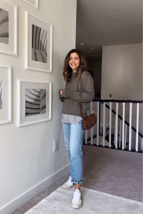 Layered Outfits Petite, Modern Mum Fashion Style, Minimalist Mom Outfit Ideas, Simple Fall Outfits 2023, Fall Outfits For Short People, Fall Outfits Millenial, Mom Friendly Fall Outfits, Spring Outfit Comfy, Petite Mom Jeans Outfit