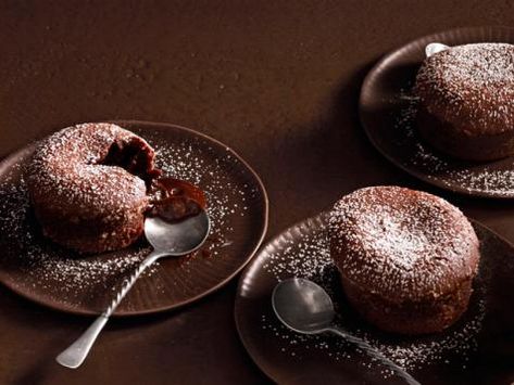 Molten Lava Cakes Recipe, Molten Lava Cake, Lava Cake Recipes, Molten Lava Cakes, Molten Chocolate, Molten Lava, Chocolate Lava, Chocolate Lava Cake, Lava Cake