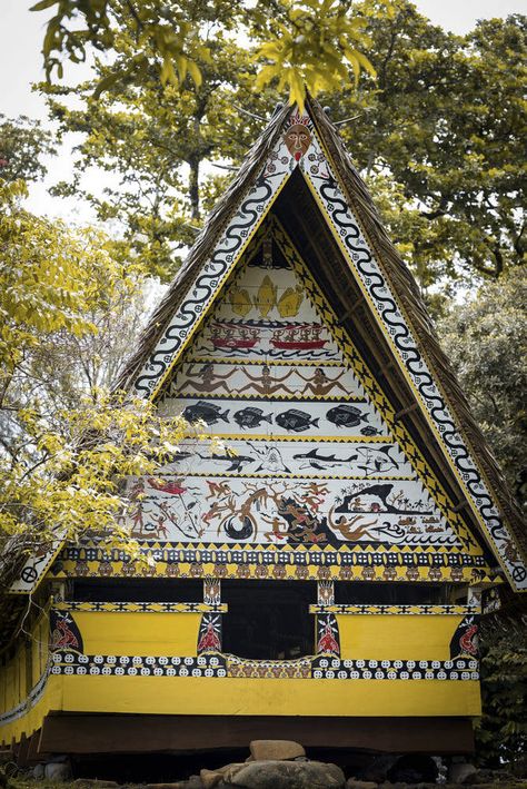 (3) Oceania on Tumblr: The traditional long houses of Palau, called Bai show beautiful carvings and paintings in vibrant colors. Long Houses, Long House, Federated States Of Micronesia, Palau, The Republic, Architecture Details, On Tumblr, Vibrant Colors, Carving