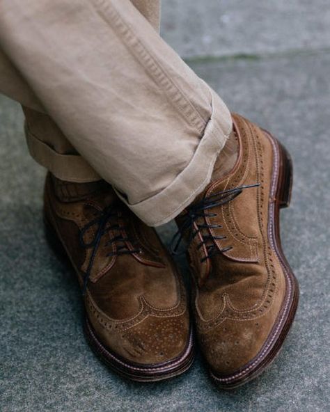 Suede Loafers Men Outfit, Alden Shoes Men, Best Chinos, Gents Shoes, Gentleman Shoes, Bleached Denim, Mens Outfit Inspiration, Brown Shoes, Brogue Shoes