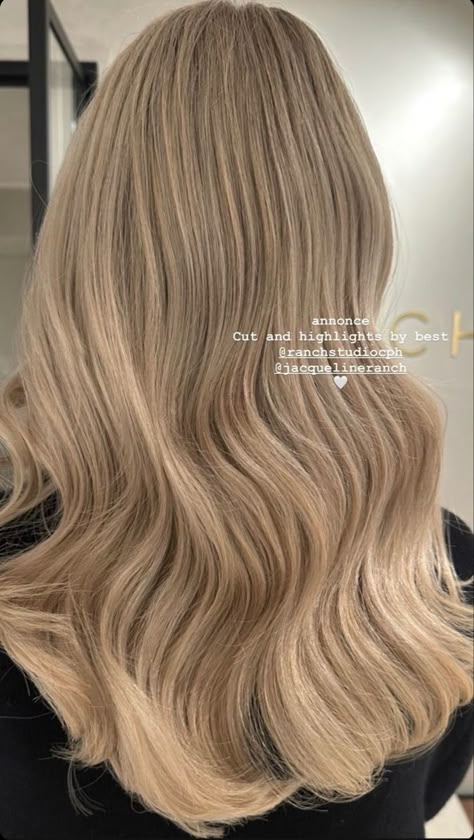 Medium Champagne Hair Color, Sand Blonde Hair, Champagne Blonde Hair, Champagne Hair, Olive Hair, Beige Blonde Hair, Perfect Blonde Hair, Blonde Hair Transformations, Beige Hair