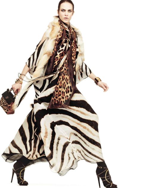 . Leopard Fashion, Animal Print Fashion, Animal Skin, Animal Fashion, Animal Print Dresses, Roberto Cavalli, Zebra Print, Look Fashion, Editorial Fashion