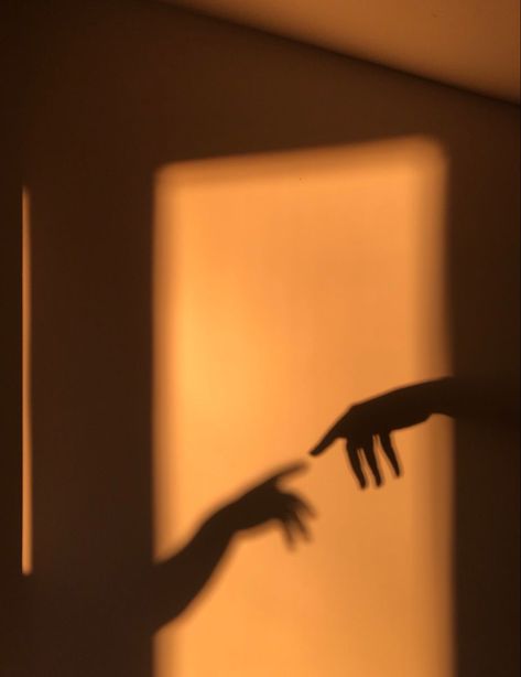 Shadows of hands reaching to touch, in golden hour Orange Aesthetic Color, Golden Hour Photoshoot, Golden Photography, Shadow Light, Golden Hour Photography, Shadow Photography, Shadow Photos, Shadow Pictures, Gold Aesthetic