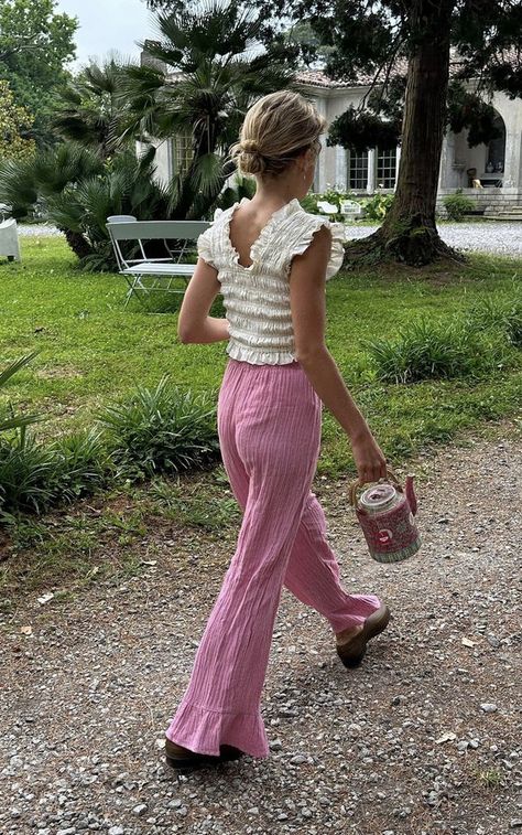 French Girls
French Street Style 
#ParisiansInParis Pants And Top, Quoi Porter, Trends For 2024, Stockholm Fashion, Summer Pants, Mode Inspo, Looks Vintage, Spring Summer Outfits, Pants Outfit