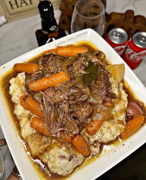 Pot Roast Over Mashed Potatoes, Roast Over Mashed Potatoes, Food Black People, Classic Pot Roast, Over Mashed Potatoes, Soul Food Dinner, Beef Chuck Roast, Pot Roast Recipes, Beef Chuck