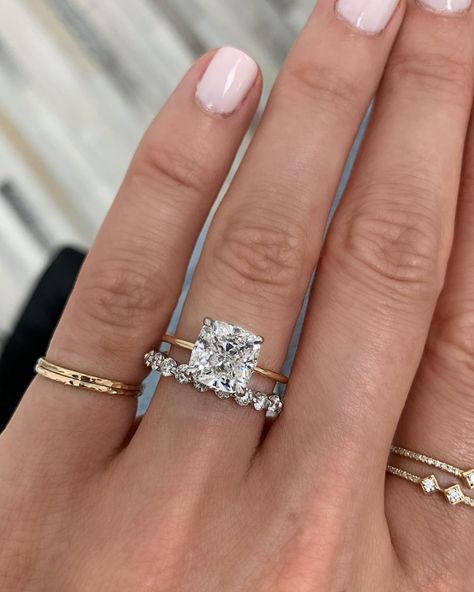 RING CONCIERGE (@ringconcierge) • Instagram photos and videos 3ct Cushion Engagement Ring, Simple Beach Wedding Ideas, Mexican Wedding Ideas, Non Traditional Wedding Rings, Trend Photo, Non Traditional Wedding Ring, Wedding Dresses Classy, Simple Beach Wedding, Traditional Wedding Rings