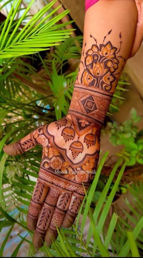 Gujrati Mehndi Designs, Gift Decorations Ideas, Mahendiii Design Full Hand, Ghevar Mehndi Designs, Zudio Shopping Women, Mehndi Back Hand, Mehndi Design Finger, Mehndi Design Full Hand, Mehndi Design Full