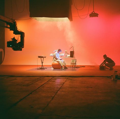 It's Nice That | Behind the scenes of Harry Israelson's latest video for Toro Y Moi Toro Y Moi, Cinematography Lighting, Experimental Music, Film Inspiration, Lighting Setups, Film Studio, Photoshoot Concept, Studio Setup, Cinematic Photography