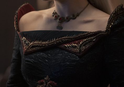 Daena Targaryen, Game Of Thrones Outfits, Game Of Thrones Prequel, Rhaenyra Targaryen, Targaryen Aesthetic, Iron Throne, Game Of Thrones Art, House Targaryen, House Of The Dragon