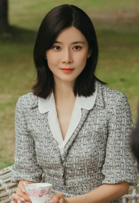 Korean Actress Over 50 Years Old, Middle Age Korean Woman, Korean Older Women, Middle Aged Woman Aesthetic, Pov Mom, Asian Mother, Lee Bo Young, Seductive Dress, Mom Beauty