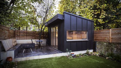 Zinc Clad Garden Home Office Mini House Ideas, Contemporary Sheds, Backyard Art Studio, Sheds Ideas Backyard, Tiny Guest House, Black Shed, Cool Sheds, Small Garden Shed, Backyard Guest Houses