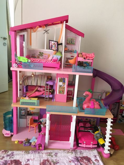 Kids Toys For Christmas, Barbie House Furniture, Diy Barbie House, Barbie Doll Set, Kids Toy Organization, Doll House Plans, Toy Cars For Kids, Barbie Doll House, Hello Kitty Birthday