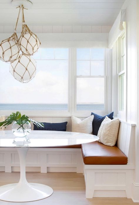 18 Coastal Designer Dining Rooms - Coastal Decor Ideas Interior Design DIY Shopping Breakfast Nook Banquette, Built In Breakfast Nook, Banquette Ideas, Banquette Seating In Kitchen, Coastal Dining Room, Boho Dining Room, Kitchen Banquette, Timeless Interiors, Custom Furniture Design