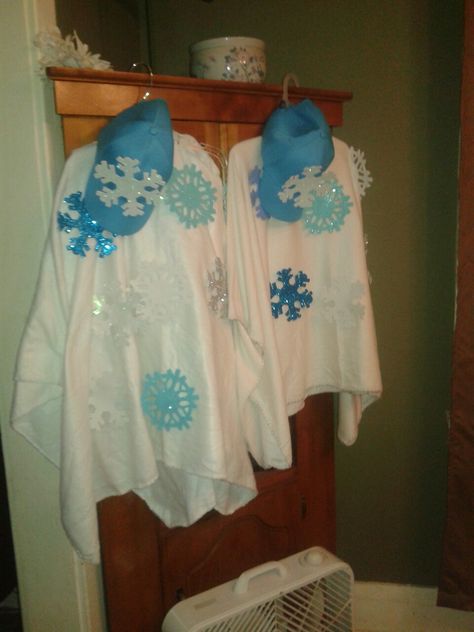 Let It Snow Parade Float Ideas, Winter Wonderland Float Parade, Winter Wonderland Costume Ideas, Diy Snowflake Costume, Snowflake Costume Kids, Winter Costume Ideas, Winter Wonderland Costume, Foam Snowflakes, Snowflake Costume