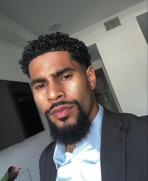 Black Men Goatee, Men Goatee, Men's Goatee Styles, Goatee Styles, Men Haircut Curly Hair, Light Skin Men, Business Life, Beard Life, Well Dressed Men