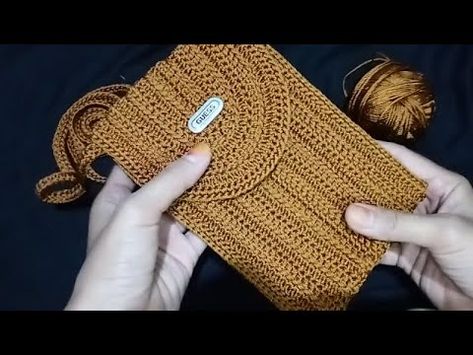 Sandal Rajut, Phone Bag Crochet, Crochet Phone Cases, Baby Headbands Crochet, Crochet Bag Tutorials, Crochet Pouch, Couture Embroidery, Crochet Clutch, Crochet Gloves