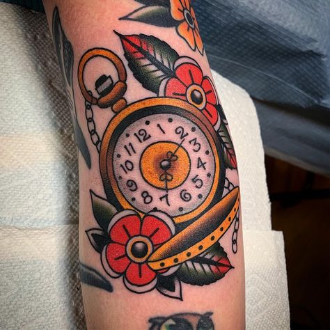 Pocket watch traditional tattoo Traditional Pocket Watch Tattoo, Traditional Tattoo For Son, Traditional Tattoo Clock, Tatto Clock, Traditional Tattoo Arm, Traditional Tattoo Reference, Pocket Watch Tattoo Design, Watch Tattoo Design, Pocket Watch Tattoos