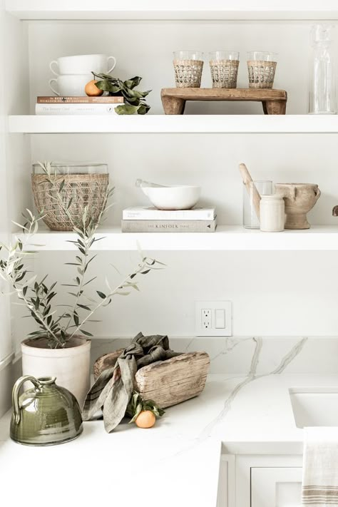 Decorating Open Shelves, Farmhouse Shelves Decor, Neoclassical Interior, Design Blogs, White Bookcase, Shabby Chic Bedroom, Interior Plants, Fall Kitchen, Chic Bedroom