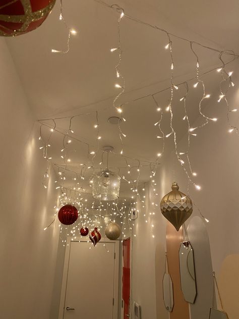 Fairy Light Hallway, Fairy Lights Hallway, Christmas Ceiling Lights, Ornament Hallway, Roof Christmas Lights, Fairy Lights Ceiling, Hallway Christmas Decor, Fairy Lights On Wall, Christmas Hallway