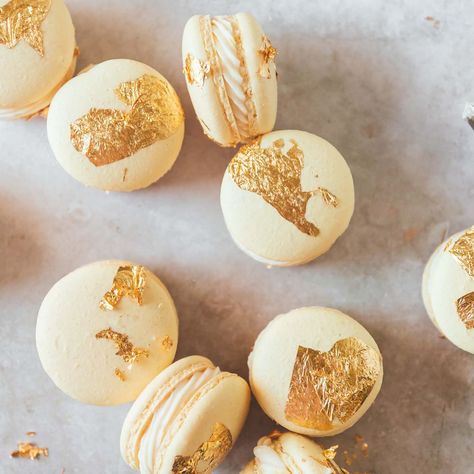 Check out Golden Lemon Macarons recipe and more from Sur La Table! Sur La Table Recipes, Gold Macarons, Pastel Macarons, Lemon Macarons, Macarons Recipe, The Best Dessert, Macaron Recipe, Best Dessert, Sweet Table