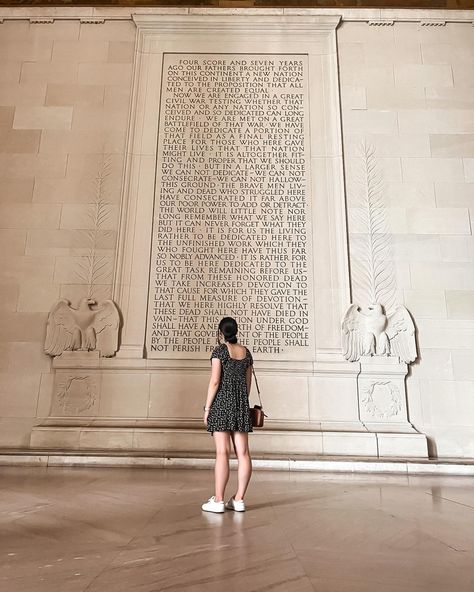 Abraham Lincoln Memorial Washington Picture Ideas, Outfits For Washington Dc Fall, Washington Photo Ideas, Poses In Washington Dc, Washington Instagram Pictures, Dc Picture Ideas, Washington Dc Poses, Washington Dc Picture Ideas Instagram, Washington Dc Photoshoot