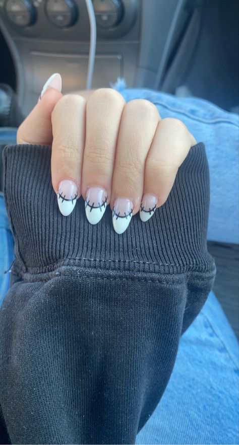 Black Nail Ideas Halloween, Natural Nail Designs Halloween, Halloween Nail Designs French Tip, Halloween Nails Gel Square, Cute Nails Black French Tip, Halloween Themed Nails Short, Cute Nail Designs For Halloween, Short Almond Halloween Nails Designs, Beginner Halloween Nails