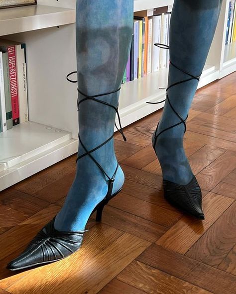 Blue Stockings Outfit, Blue Tights Aesthetic, Colorful Tights Aesthetic, Tabi Knee High Boots, Tabi Ballerina Heel, Funky Tights Aesthetic, Cute Tights, Punk Chic, Blue Stockings