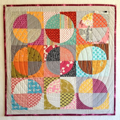 This is beautiful!  Drunkards Path for Amber aka One Shabby Chic - PTS 6 | Drunkard's Path.  Made from Tabslot (madeonmainstreet) templates. Quilt Hanging, Circle Quilt Patterns, Drunkards Path Quilt, Drunkards Path, Quilt Borders, Path Ideas, Quilted Wall Hanging, Heather Ross, Quilt Modern