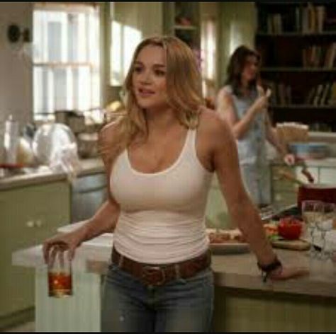 Hunter King, DAMN! Hunter King, Leah Remini, Joey King, Girl Celebrities, White Tank Top, White Tank, Inspirational Women, Nice Tops, Celebrities Female