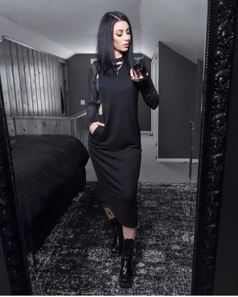 Summer Goth Outfits, Dark Beauty Fashion, Casual Goth, Black Wardrobe, Personal Style Inspiration, The Shield, All Black Everything, Tunic Style, All Black Outfit