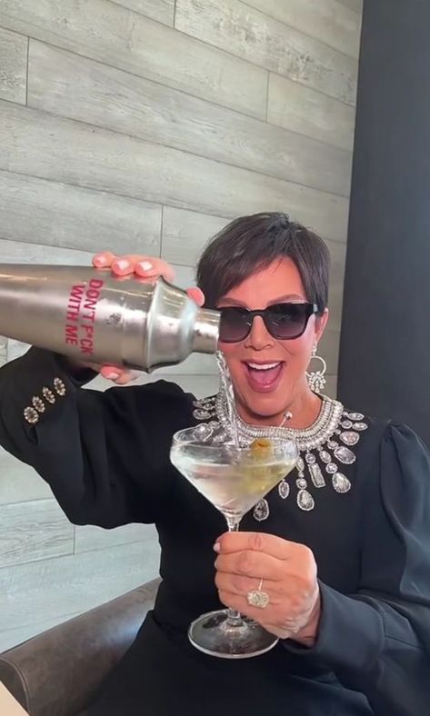 Kris Jenner Meme, Estilo Kardashian, Spotify Covers, Reaction Face, Hilarious Memes, Cozy Night, Introverted, Kris Jenner, Mood Humor