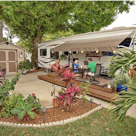 Porch For Camper, Campsite Decorating, Campsite Setup, Rv Lots, Travel Trailer Living, Rv Campsite, Trailer Life, Trailer Living, Rv Living Full Time