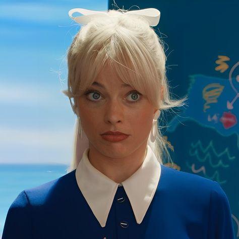 Margot Robbie Blonde, Margot Robbie Barbie Haircut, Barbie Short Hair, Margot Robbie Barbie Hair, Blonde Icons, Iconic Blonde Movie Characters, Aesthetic Barbie Pfp Margot Robbie, Barbie Pfp Margot Robbie, Margot Robbie Hair Blonde Barbie