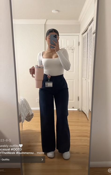 Customer Service Outfit, Casual Grad School Outfits, Lab Work Outfits Women, Hip Office Outfits, Hospital Office Outfit, Lab Assistant Outfit, Chem Lab Outfit College, Cute Retail Worker Outfits, Research Assistant Outfit