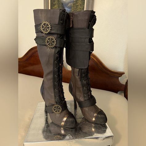 4” Knee High Steampunk Boot W/Laces. Ellie Quinley’s. Brown Size 7. Front Laces With Side Zippers. Also Has The Calf Guards For Added Effect, Can Be Worn With Or Without. In Original Box. Never Worn. Brown Steampunk Boots, Diy Steampunk Boots, Steampunk Aesthetic Clothes, Future Fantasy Fashion, Steampunk Leg Prosthetic, Element Oc, Steam Punk Clothes, Steampunk Aesthetic Outfit, Modern Steampunk Fashion