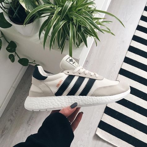 adidas Iniki Runner BOOST Iniki Adidas, Adidas Iniki Runner, Adidas Iniki, Highsnobiety Fashion, Style Masculin, Aesthetic Outfits Men, Shoe Obsession, Sneaker Head, Cute Shoes