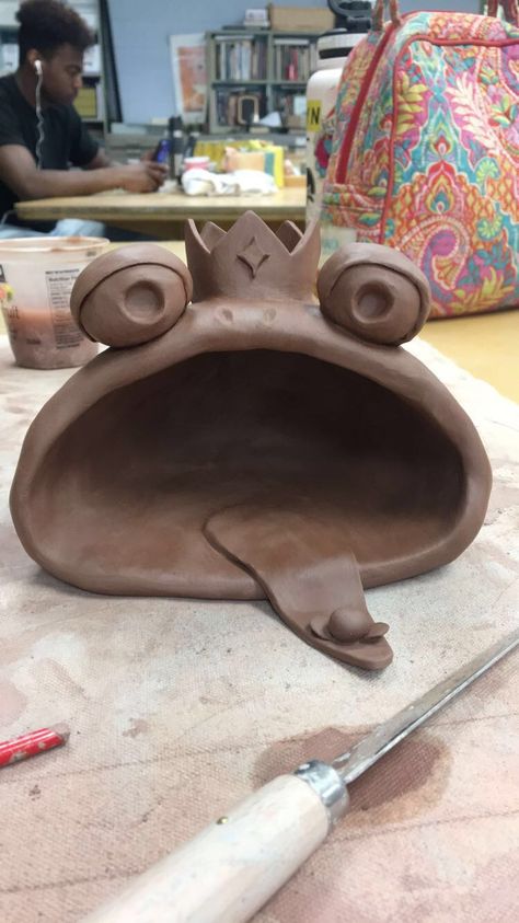 Open Mouth Clay Sculpture, Frog Pinch Pot, Big Clay Projects, Pinch Pot Projects, Pottery Monsters, Frog Clay Sculpture, What To Do With Clay, Clay Lights, What To Make Out Of Clay