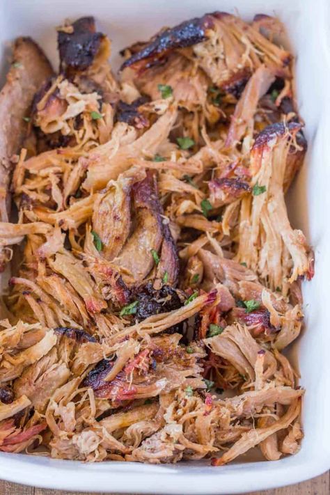 Easy Pulled Pork made in the oven Pulled Pork Dinner, Pork Oven, Pork Roasts, Easy Pulled Pork Recipe, Pulled Pork Oven, Easy Pulled Pork, Pulled Pork Recipe, Pork Recipes Easy, Smoked Pulled Pork