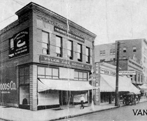 A scene along 7th Street and Main in Vancouver, Washington.  Clark County Historical Museum Photograph Collection Vancouver Washington, Historical Museum, Clark County, Hudson Bay, Black And White Pictures, Street Scenes, Historical Photos, Pacific Northwest, Rocky Mountains