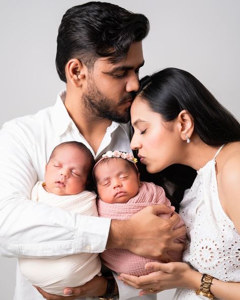 Twin newborns 🩷💙 Photographing twins is double the work and yet certainly double the joy too! So I’m not complaining :) Send me all the twins!! Share this with someone who has just been blessed with twins or is expecting twins soon! 💕 #twinnewbornphotography #twinnewborns #twins #newborntwinsphotography #newborntwinsphotographer #mumbaitwinsphotographer #mumbainewbornphotographer #shotsbystuti [ Twins Newborn Photoshoot, Mumbai Baby Photographer, Family Photoshoot, Newborn with Parents ] Maternity Twins Photography, Twin Newborn Photoshoot, Twin Family Photoshoot Newborn, Newborn Twin Photoshoot, Twin New Born Baby Photoshoot, Newborn Twins Photography, Breastfeeding Twins, Expecting Twins, Newborn Twins