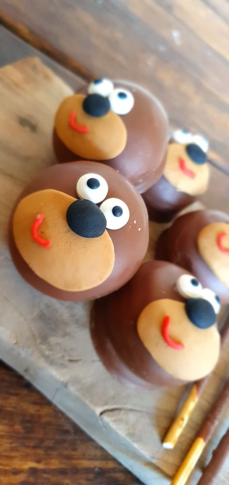 Hey Dougee Birthday Cake, Hey Duggee Cake, Hey Duggee Birthday Party Ideas, Duggee Party, Hey Duggee Party Ideas, Hey Duggee Party, Hey Duggee Party Food, Hey Duggee Birthday Party, Jasmine Cake