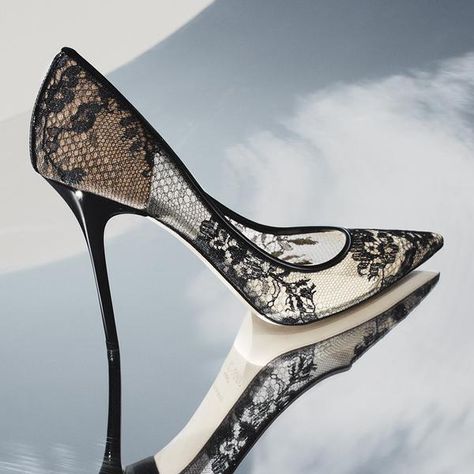 Imagen insertada Wedding Shoes Women, Lace Wedding Shoes, Hak Tinggi, Jimmy Choo Boots, Wedding Shoes Lace, Dr Shoes, Elegant High Heels, Jimmy Choo Heels, Lace Heels