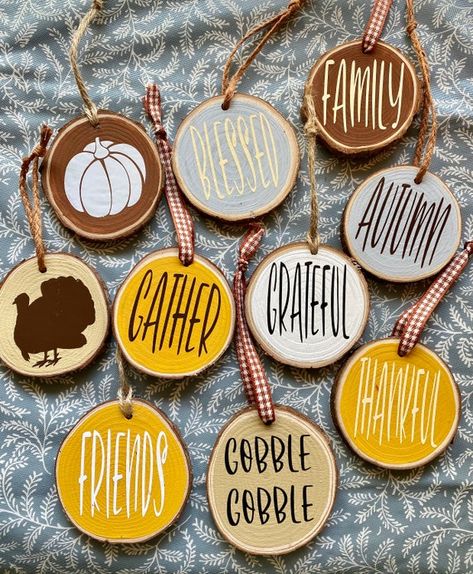 Fall Tree Decorations, Thanksgiving Ornaments, Thanksgiving Tree, Fall Ornaments, Farmhouse Ornaments, Handmade Farmhouse, Fall Tree, Decor Thanksgiving, Wood Slice Ornament