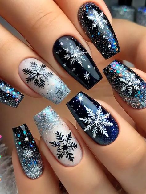 26 Festive Christmas Nail Art Design Ideas For 2023 Winter Themed Nails Short, Festive Christmas Nail Designs, Winter Fingernail Designs, Christmas Nail Art Designs Winter, Nails Gel Design Ideas, Holiday Nails Winter Christmas, Christmas Acrylics, Christmas Nail Designs Holiday, Manicure Christmas