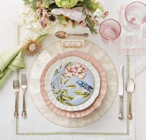 Four pros share their perfect place setting and tips for creating your own - Atlanta Magazine Beautiful Table Settings For Home, Table Setting Ideas Everyday Simple, Home Table Setting, Spring Place Settings, Teapot Lamp, Pretty Table Settings, Spring Table Settings, La Pedrera, Table Place Settings