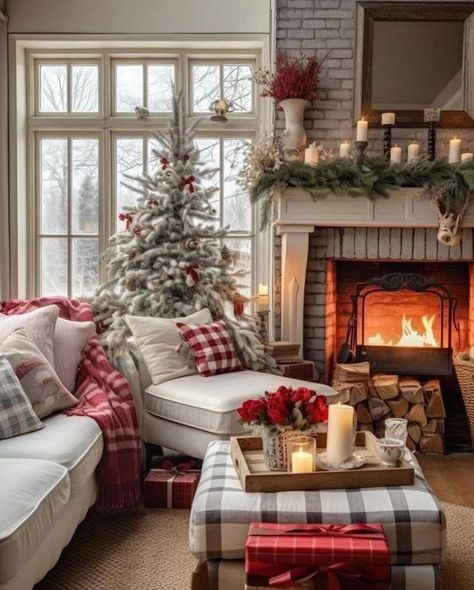 Cozy Christmas Decor, Christmas Decor Inspiration, Christmas Interiors, Christmas Themes Decorations, Christmas Decorations Living Room, Christmas Living Rooms, Christmas Fireplace, Christmas Decorations For The Home, Farmhouse Christmas Decor