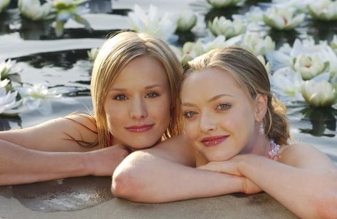 Kristen Bell and Amanda Seyfried Veronica Mars, Laura Palmer, Abc Family, Kristen Bell, Amanda Seyfried, Jessica Chastain, Film Serie, Famous Faces, American Actress