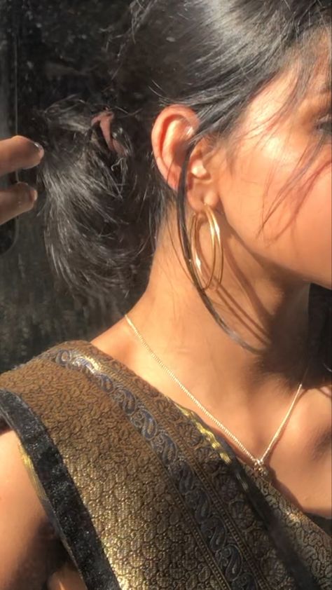 Asthetic Picture Clear Skin, Brown Academia Aesthetic, Clear Skin Aesthetic, Desi Ootd, Brown Academia, Blur Picture, Skin Aesthetic, Desi Aesthetics, Ideal Girl