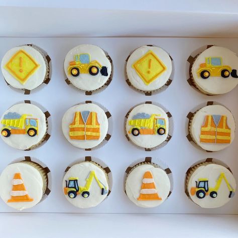 Construction Party Cupcakes, Excavator Cupcakes, Construction Birthday Cupcakes, Construction Cupcakes For Boys, Construction Theme Cupcakes, Cupcake Construction, Jcb Cake, Construction Cupcakes, Truck Cupcakes